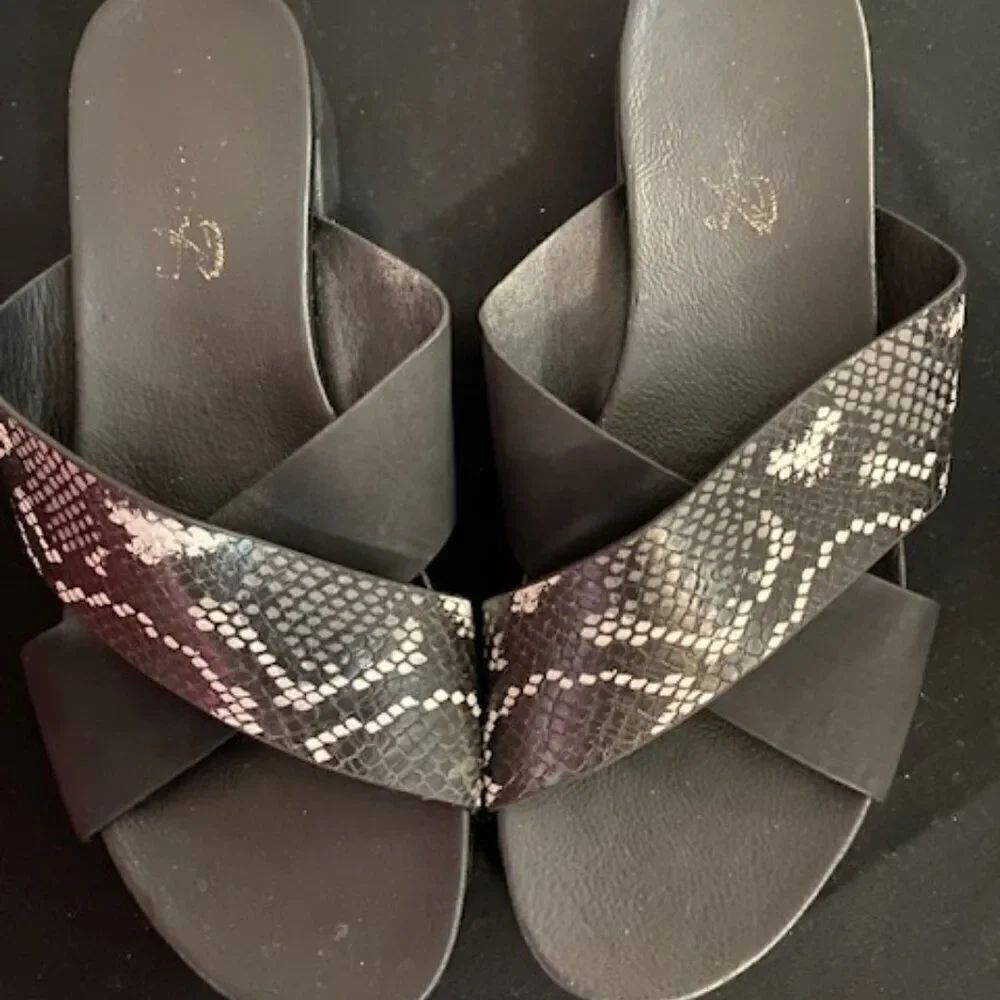 Seven7 Black Jade Slide Snake print sandals, size 11